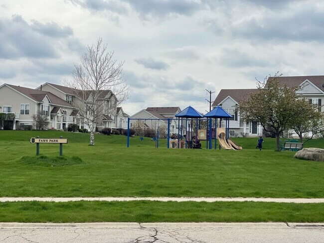 Building Photo - 1624 Fieldstone Dr N