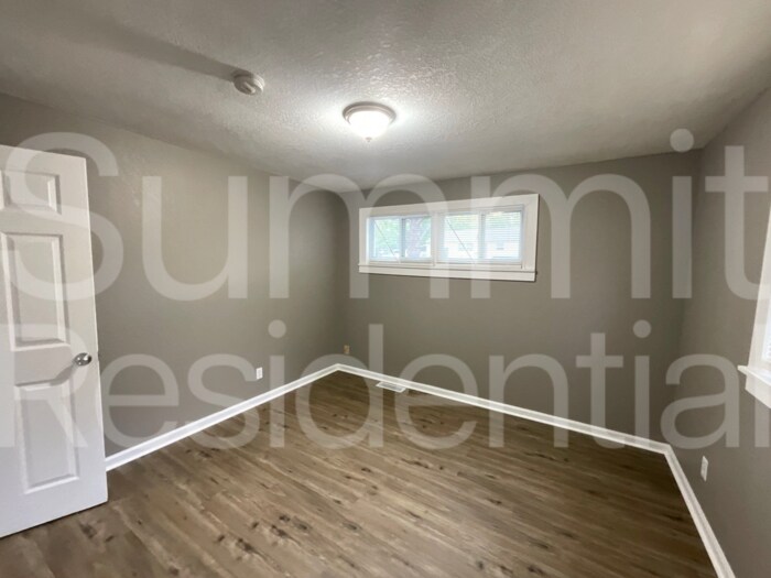 Building Photo - 8608 Crystal Ave