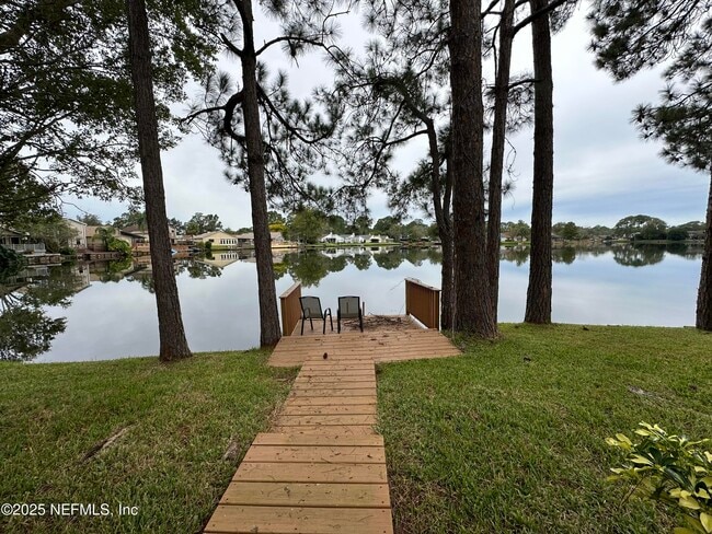 Building Photo - 11306 Lake Mandarin Cir E