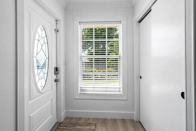 Building Photo - 5221 NE 26th Ave