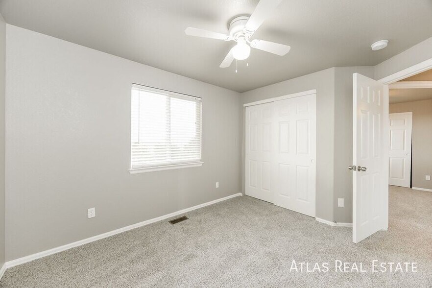 Building Photo - 5566 Vermillion Bluffs Dr