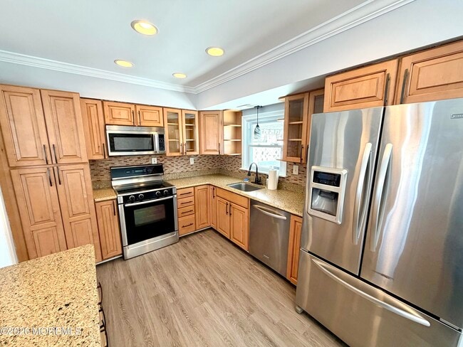 Building Photo - 70 Village Dr