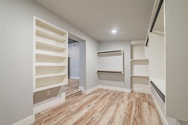 Building Photo - 620 Galston