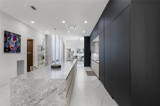 Building Photo - 8941 SW 65th Ct