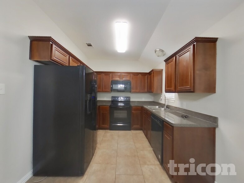 Building Photo - 12220 Hunters Crossing Ln