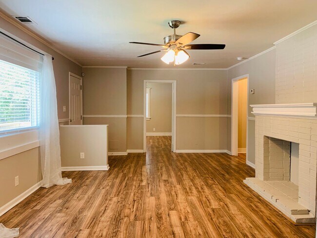 Building Photo - Wow! Grant Park Location! 3 bed, 2 bath, h...