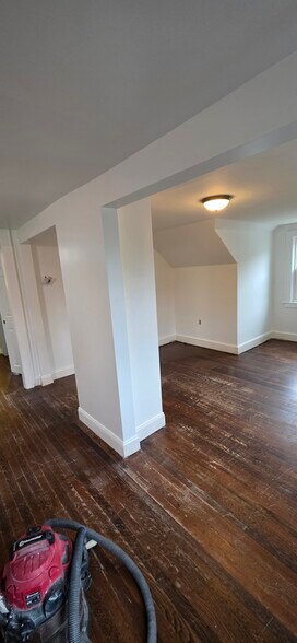 Building Photo - 75 Padanaram Rd