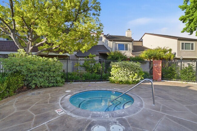 Building Photo - Renovated Los Gatos Townhome