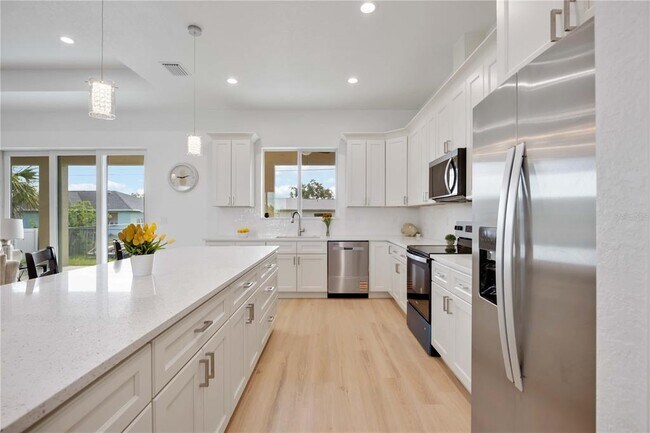 Building Photo - 6146 Grandeur St