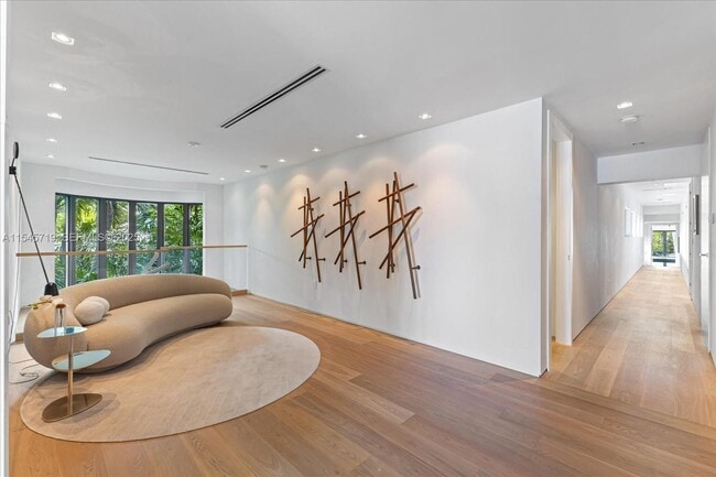 Building Photo - 401 E Rivo Alto Dr