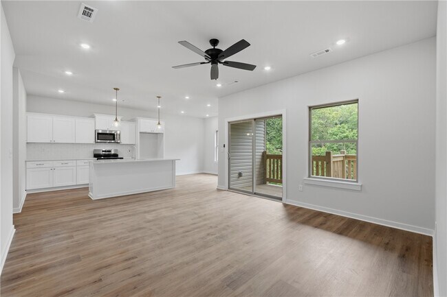 Building Photo - 6 Lowick Ln