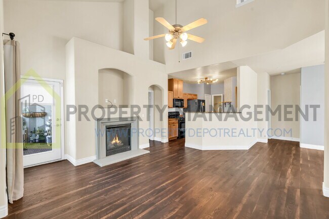Building Photo - Spacious 2 (or 3!) Bed Condo in Gated Community