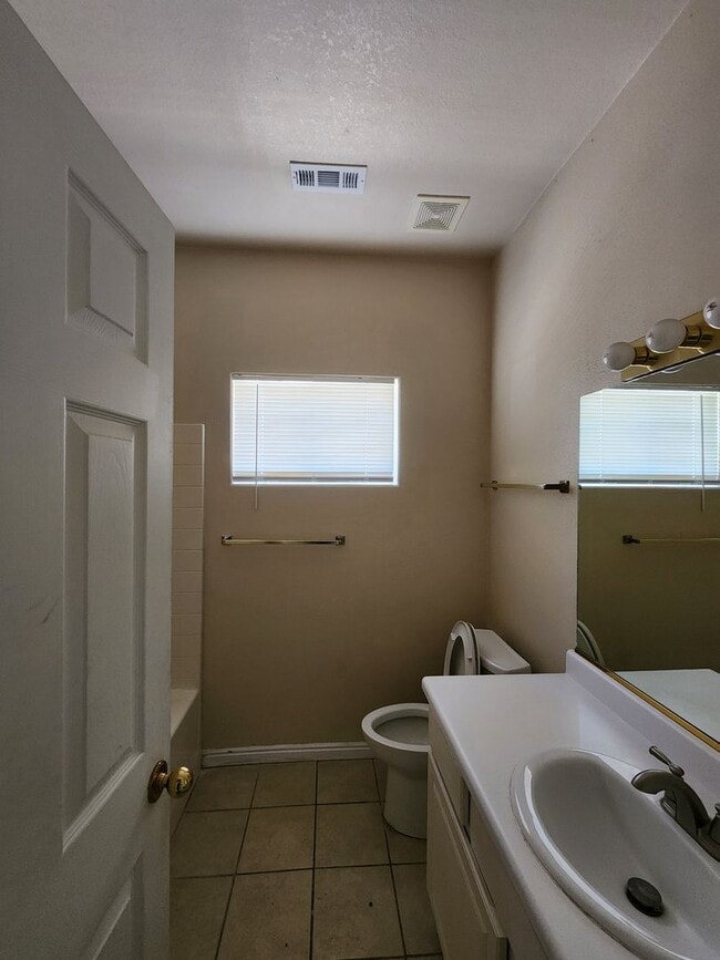 Building Photo - Cozy 3 Bedroom Cedar City Home