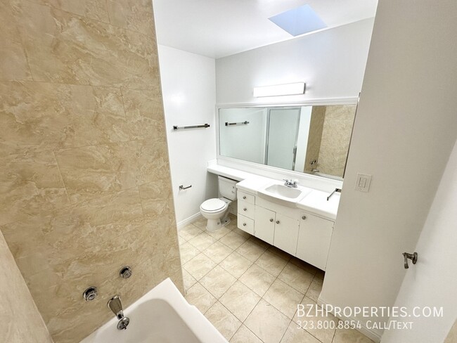 Building Photo - Newly Updated 1Bedroom 1Bathroom In Prime ...