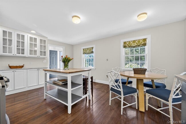 Building Photo - 490 Duck Pond Rd