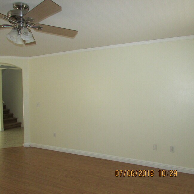 Building Photo - Adorable 2 Story Home!