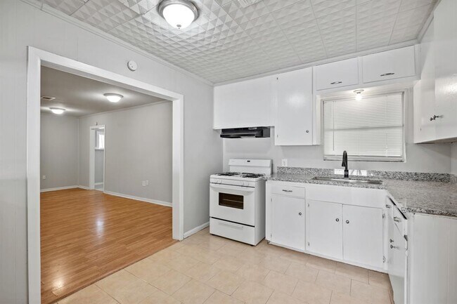 Building Photo - 718 Horncastle St