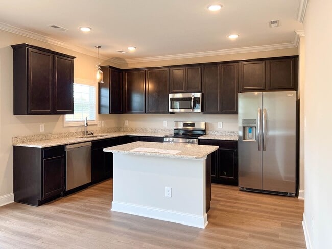 Building Photo - Beautiful Like-New 3 bed/2.5 bath w/ 2-car garage & fenced in backyard available June 24th!