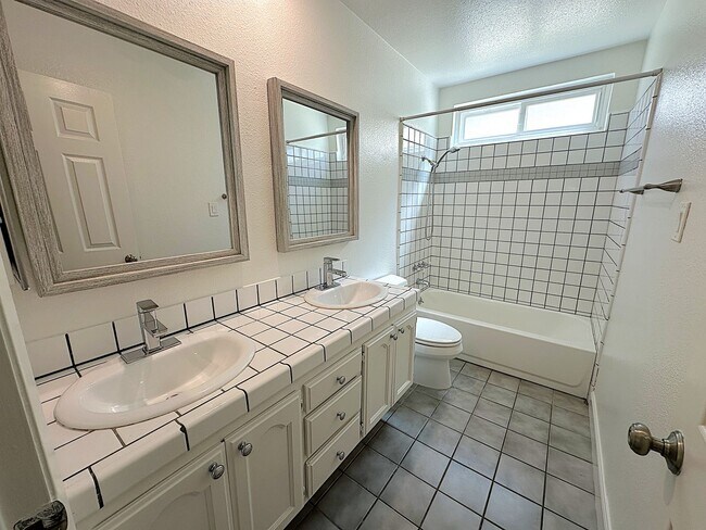 Building Photo - Spacious 3-Bedroom Retreat with Newly Reno...