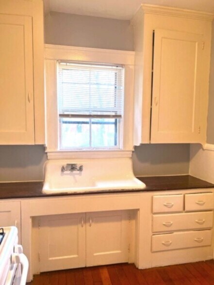 Building Photo - 20 Hudson St