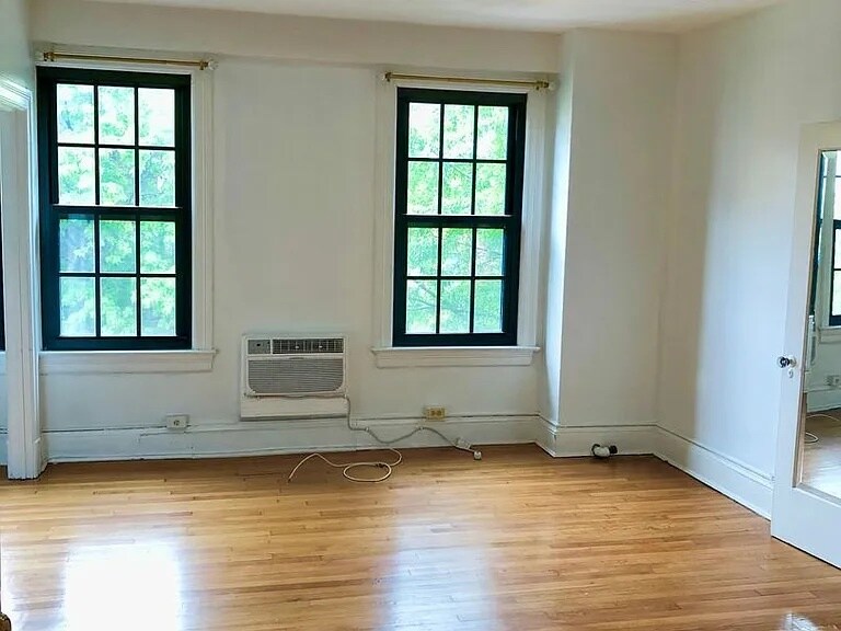 Building Photo - 1101 L St NW