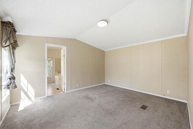 Building Photo - 267 Maddux Farm Dr