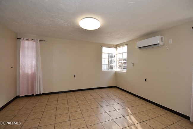 Building Photo - 256 Yale Ave