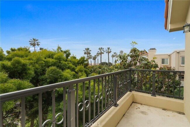 Building Photo - 6031 Shadowbrook Cir