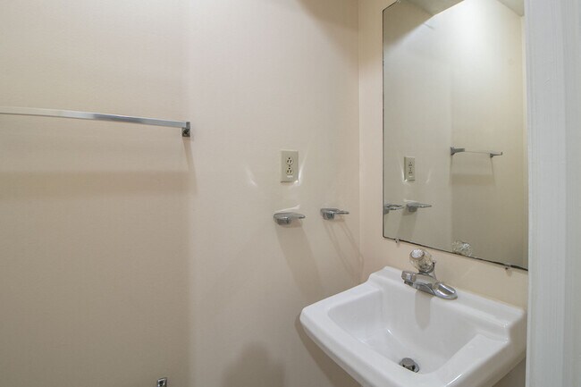 Building Photo - 371 Peabody Dr