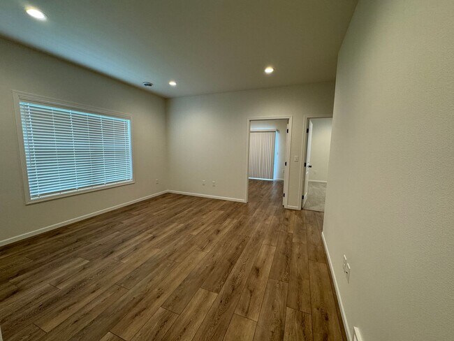 Building Photo - 3-bedroom, 3-bathroom South Fargo Family H...