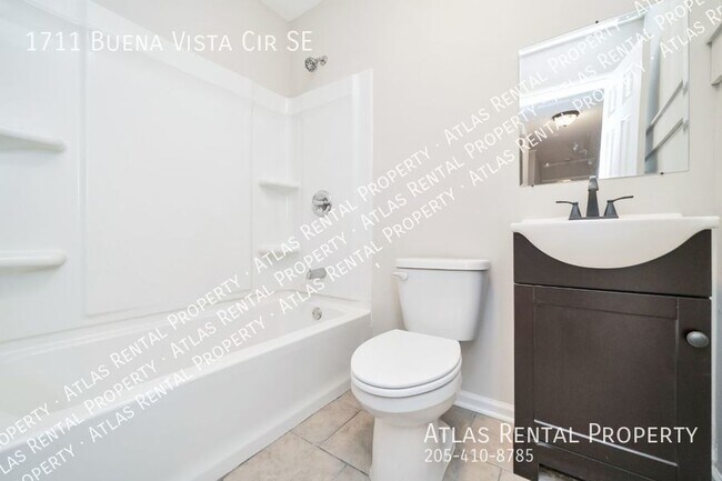Building Photo - 1711 Buena Vista Cir SE Decatur, AL 35601