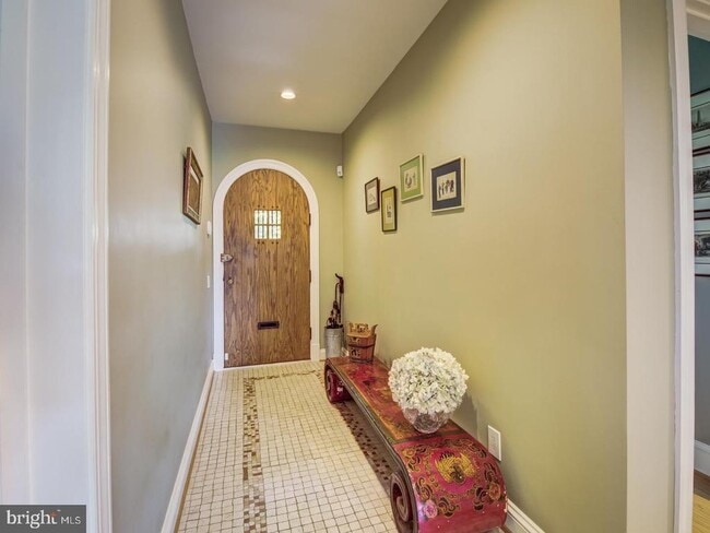 Building Photo - 3808 Cathedral Ave NW