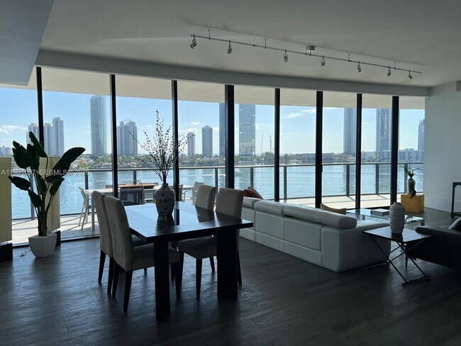 Building Photo - 5500 Island Estates Dr