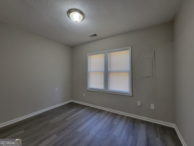 Building Photo - 204 Segars Rd