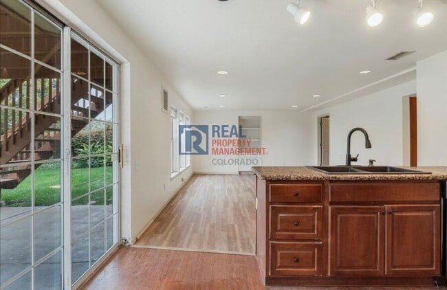 Building Photo - 10010 Irving St