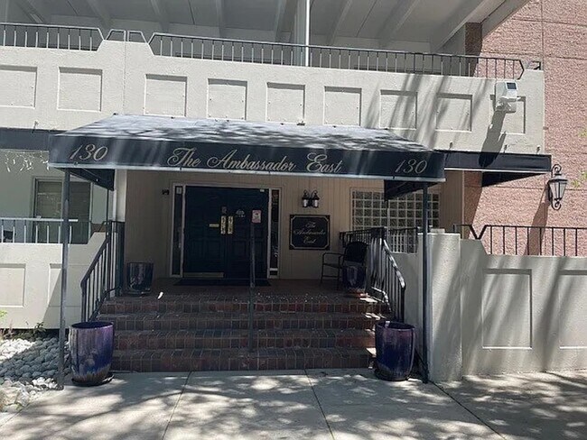 Building Photo - Stunning Mountain Views and an Unbeatable Location!