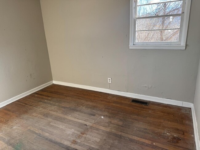 Building Photo - 324 15th Ave W