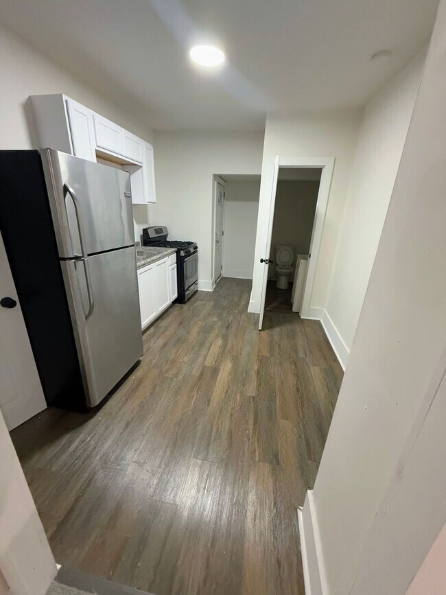 Building Photo - Newly renovated 3-bedroom, 1.5-bath home in Cleveland