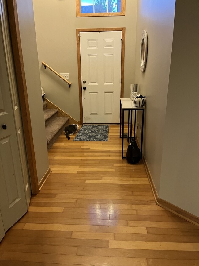 Building Photo - Prime location Vadnais Heights Townhome 4 Bed 4 Bath!