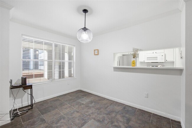 Building Photo - 501 W 26th St