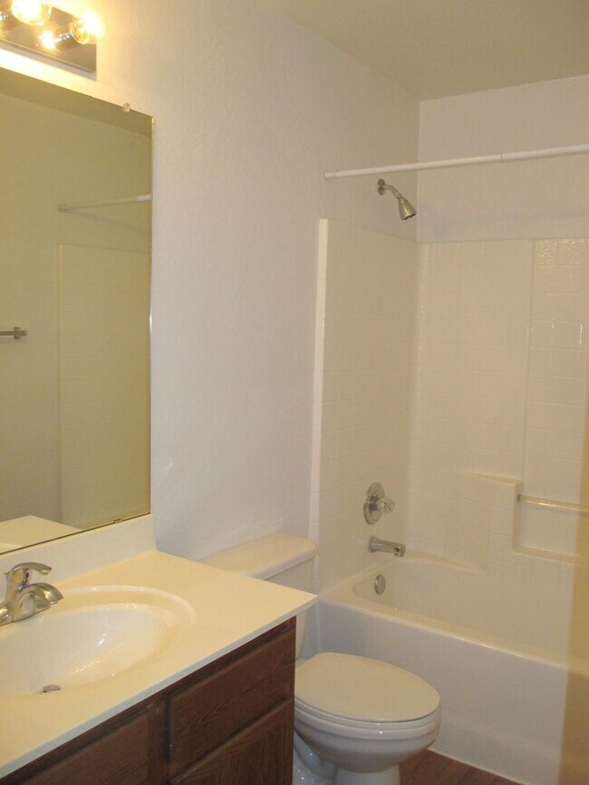 Building Photo - New Listing in Buckeye