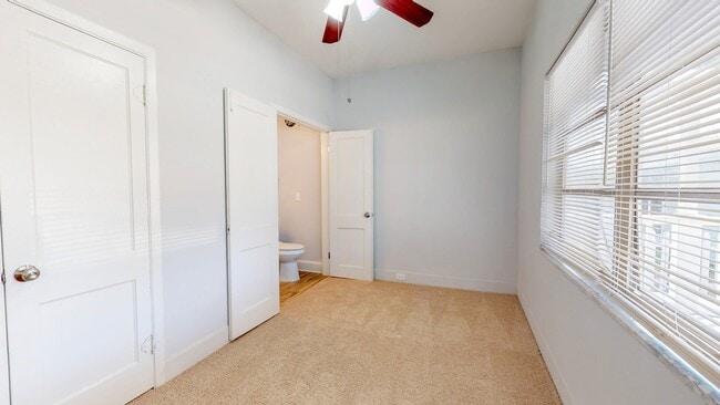 Building Photo - Adorable 3 bedroom / 2 bathroom Home for R...