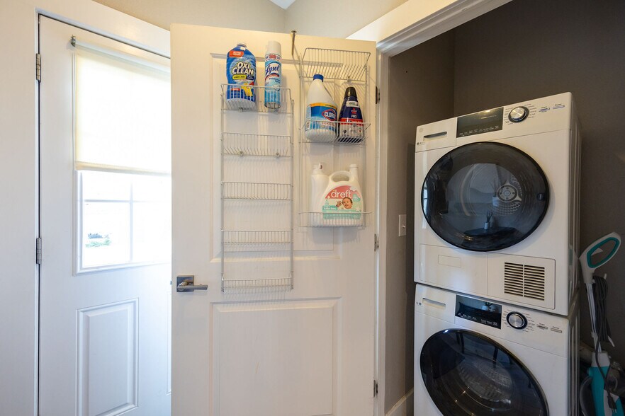 Building Photo - 821 Inca St