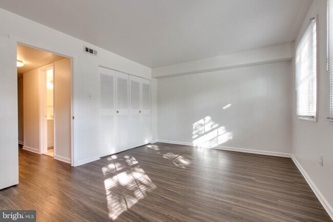 Building Photo - 822 Quince Orchard Blvd