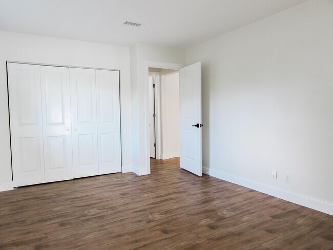 Building Photo - 136 Yacht Club Dr