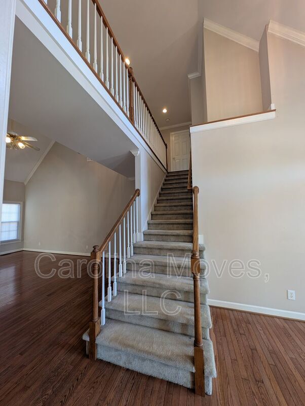 Building Photo - 33 Meadow Springs Ln