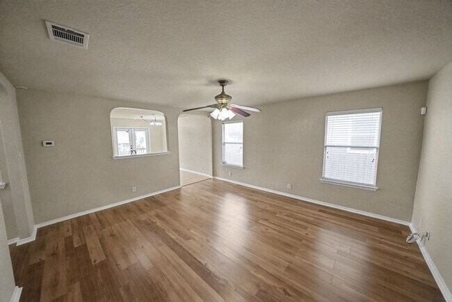 Building Photo - Move-in Ready 3-Bedroom Home Near Lackland AFB - Realtor Commission: $500