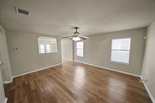 Building Photo - Move-in Ready 3-Bedroom Home Near Lackland...