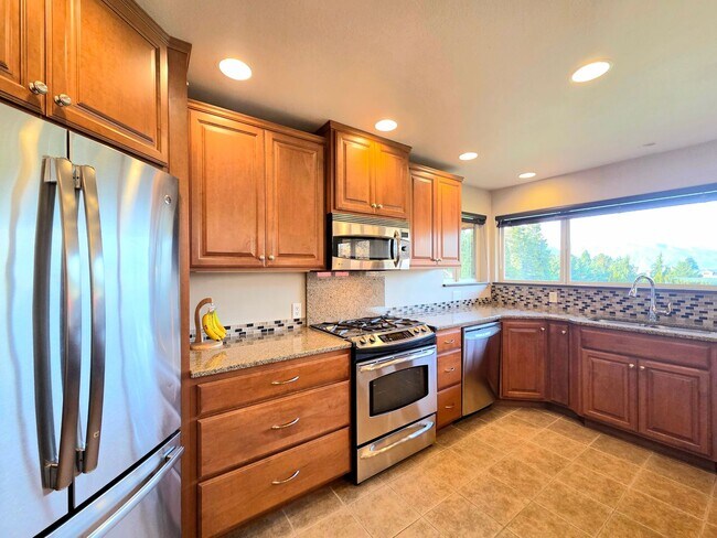 Building Photo - Grandiose Home on 1 Acre -- in East Wenatchee for Rent!!