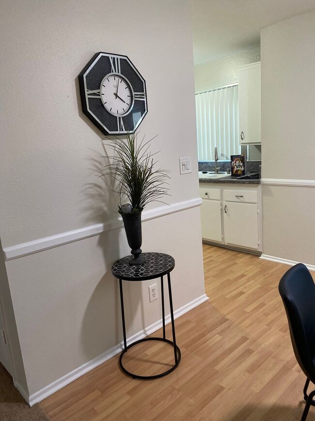 Building Photo - Charming 2BR Condo in Santa Clarita